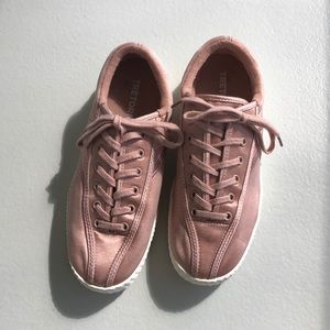 Tretorn Pink Satin Nylite Sneaker